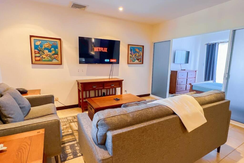 Brisas Near To Marina Herradura, Free Pool And Wifi