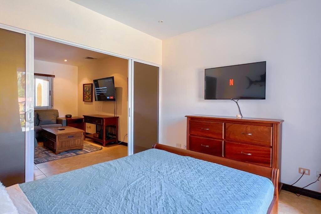 Brisas Near To Marina Herradura, Free Pool And Wifi Apartment